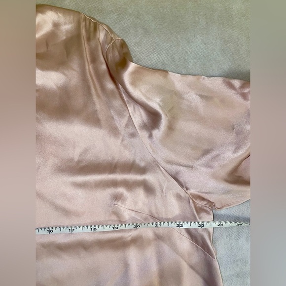 Silk Button-Up Blouse in Light Pink. 100%Silk - Picture 5 of 7